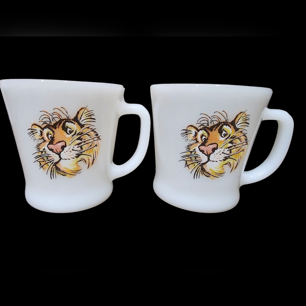 Vintage Esso/Exxon Tiger In Your‎ Tank By Fire King 50's 60s Milk Glass